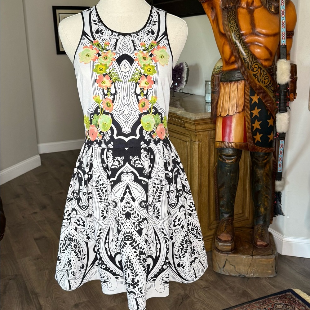Juicy Couture Angel Deco Pleated Black and White Floral Mini Dress size 8
